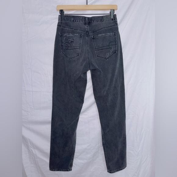 American Eagle AEO Black Wash Denim High Rise Distressed Mom Jean size 2 - Picture 7 of 7